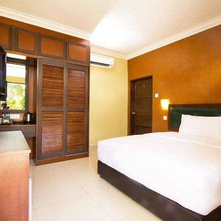 New Kesuma Villa Exclusive Stay Parit Raja Buitenkant foto
