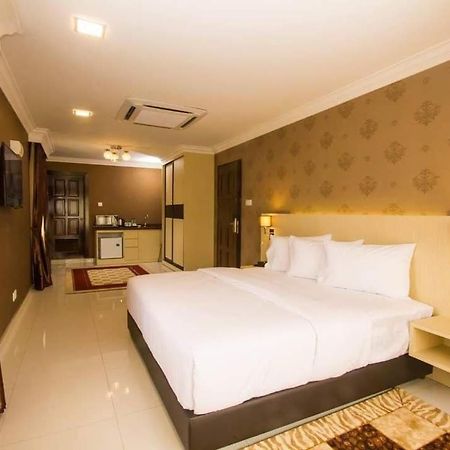 New Kesuma Villa Exclusive Stay Parit Raja Buitenkant foto