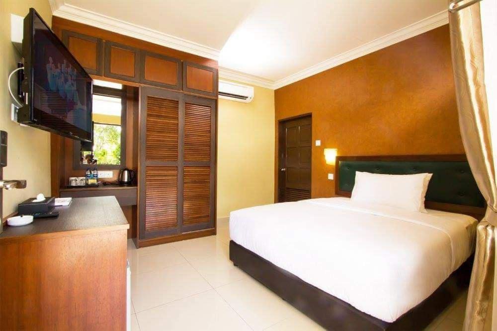 New Kesuma Villa Exclusive Stay Parit Raja Buitenkant foto